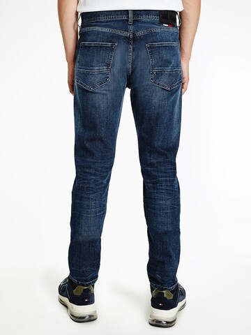 TOMMY HILFIGER Tapered Jeans in Blau