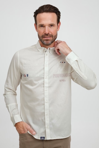 FQ1924 Regular fit Button Up Shirt in White: front