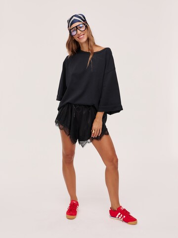 Kamila Šikl Shirt in Black