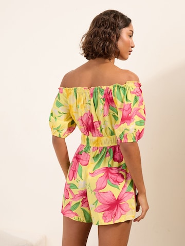 Friends Like These Jumpsuit in Geel