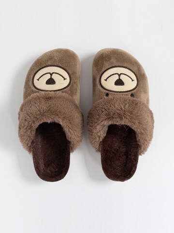 Bayton Slippers 'Maik' in Brown