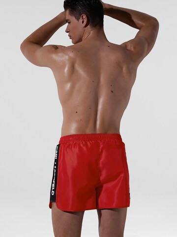 Karl Lagerfeld Kratke kopalne hlače | rdeča barva