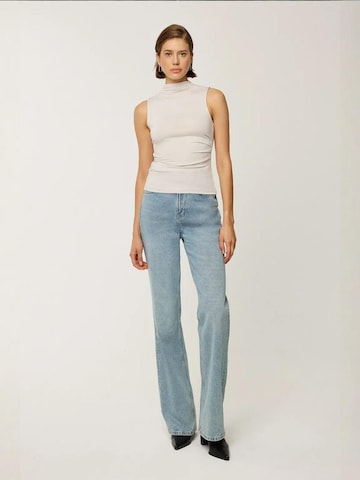 Hiccup Top in White