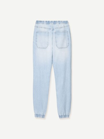 Bershka Tapered Jeans i blå