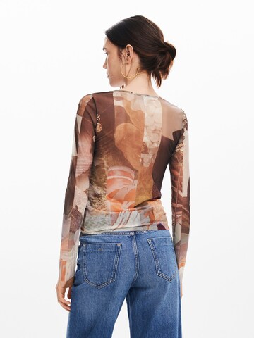 Tricou de la Desigual pe mai multe culori