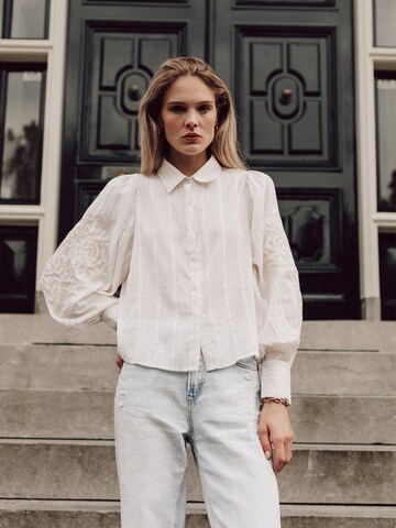 Honnête Atelier Blouse 'Meave' in Beige