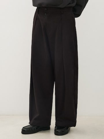 Baggy Pantalon à pince Bershka en noir : devant