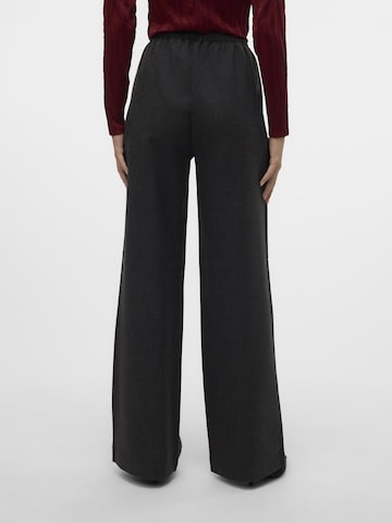 VERO MODA - Pierna ancha Pantalón de pinzas 'BESTIE' en gris