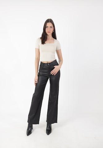 Elara Regular Hose in Schwarz