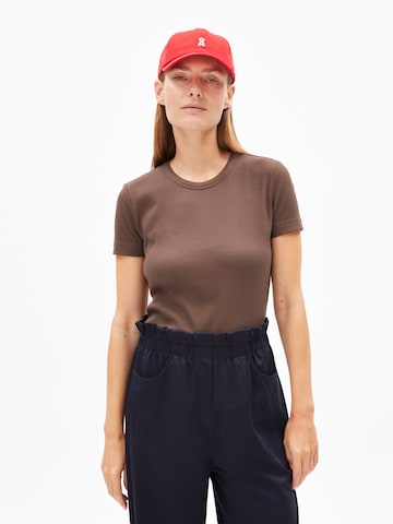 ARMEDANGELS T-Shirt 'Karda' in Braun: Vorderseite