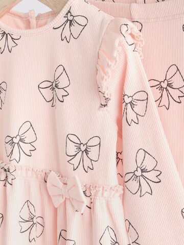 Next Set in Pink