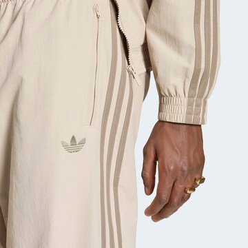 ADIDAS ORIGINALS Tapered Παντελόνι 'Firebird' σε μπεζ