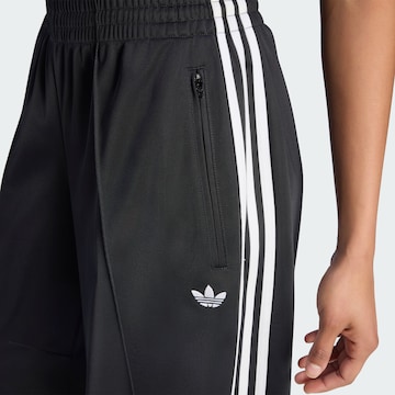 ADIDAS ORIGINALS - Barrel Pantalón 'Firebird' en negro