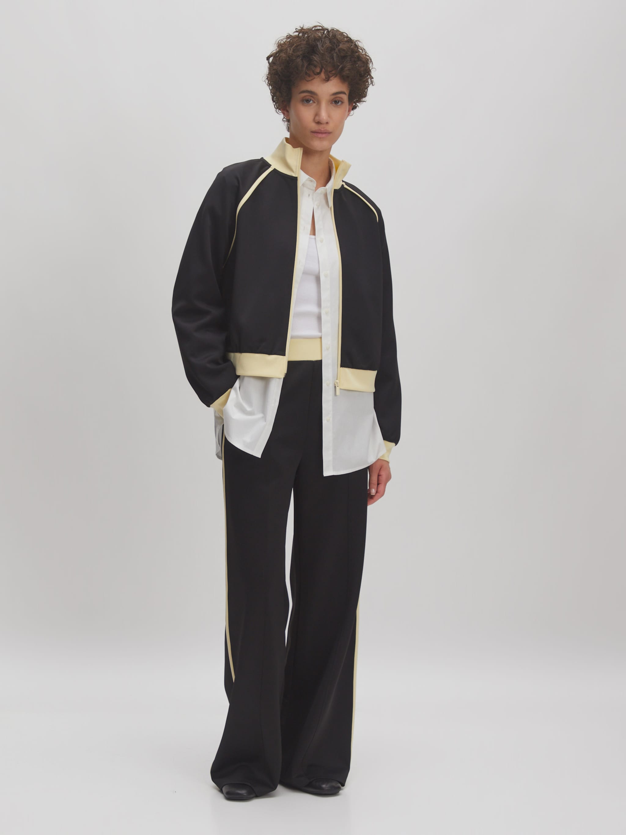 EDITED Produits Veste de survêtement 'Engelina' noir