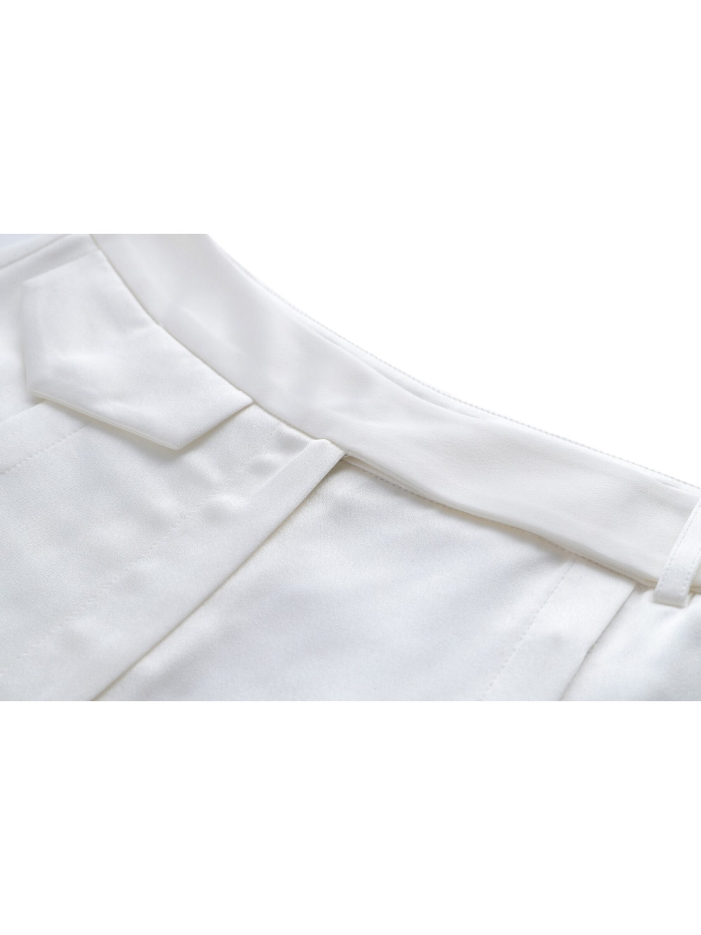 regular Pantaloni 'Hand-Sewn Slit Trousers' di iellele in bianco