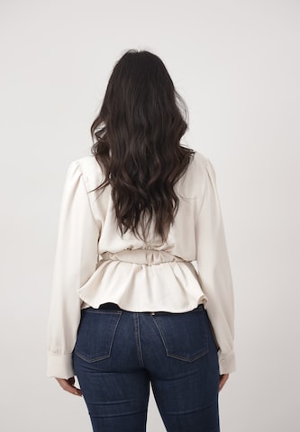 Camicia da donna di Elara in beige