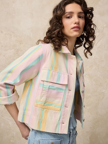 Next Välikausitakki värissä monivärinen