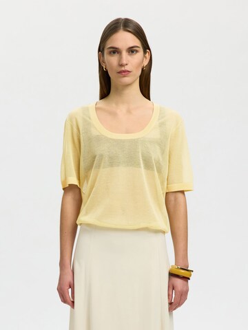 SELECTED Strikvest i gul: forside