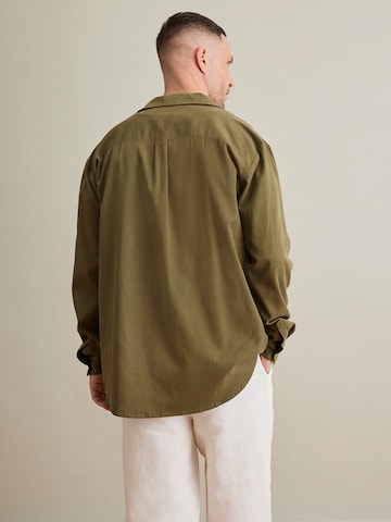 DAN FOX APPAREL - Ajuste confortable Camisa 'Jordan' en verde