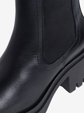 Boots chelsea di TAMARIS in nero