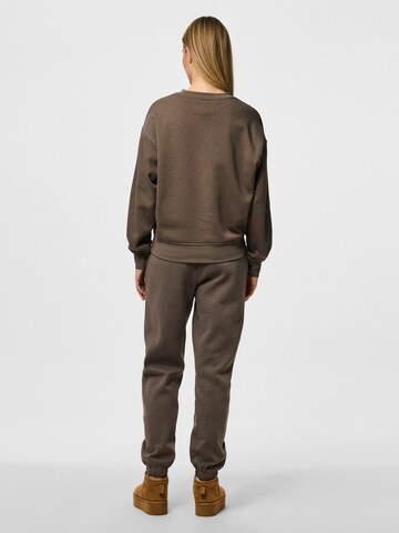 PIECES Sweatshirt 'PCChilli' i brun