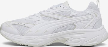 Baskets basses PUMA en blanc : devant