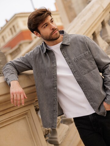 Regular fit Cămașă 'Mika' de la DAN FOX APPAREL pe gri
