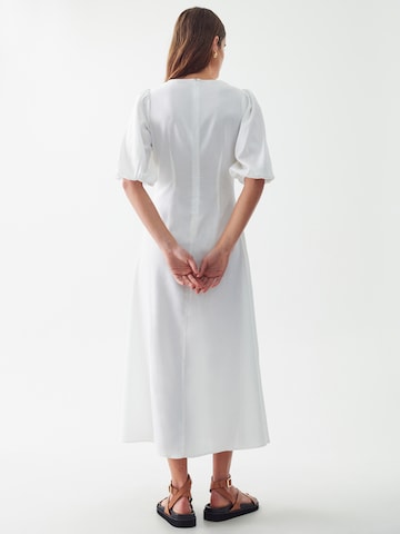 Robe 'ARYA' Calli en blanc : derrière