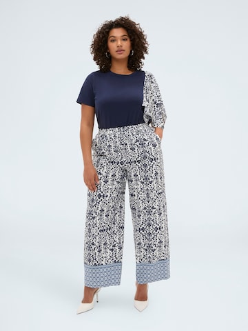 Fiorella Rubino Regular Pants in Blue: front