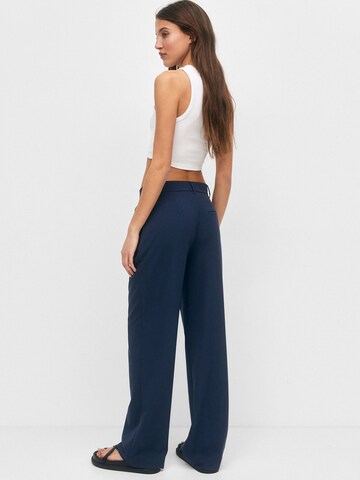 Pull&Bear Loose fit Pleat-Front Pants in Blue