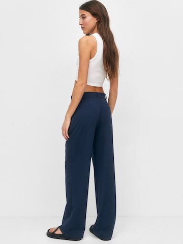 Pull&Bear Loose fit Pleat-Front Pants in Blue