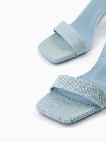 Bershka Remienkové sandále - Modrá