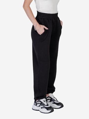 regular Pantaloni sportivi 'CECILIA SCUBA JOGGER V4BB13 K7UW2' di GUESS in nero