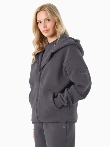 Organication Sweatjacke in Grau