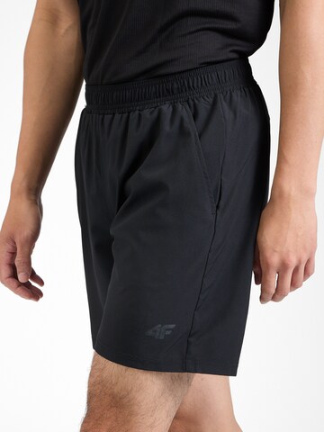 4F - regular Pantalón deportivo en negro