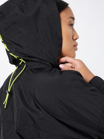 Reebok Sportjacke in Schwarz