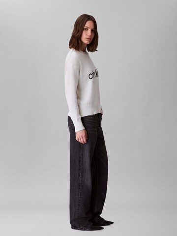 Pull-over Calvin Klein Jeans en blanc