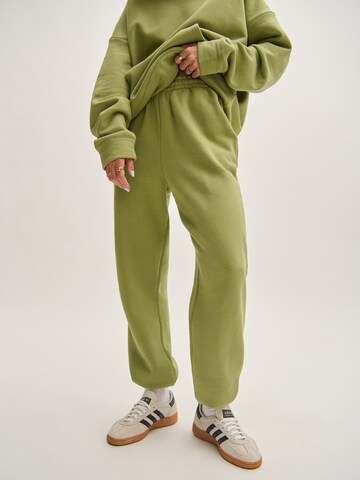 Tapered Pantaloni di Tatiana Zidekova in verde: frontale