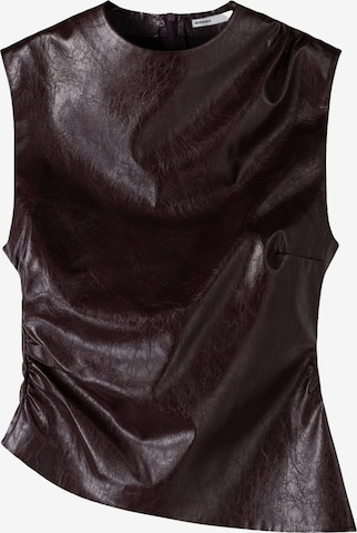 Top di Bershka in rosso: frontale