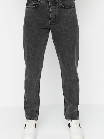 Trendyol Regular Jeans i grå