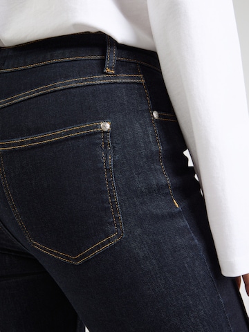 Regular Jeans de la monari pe albastru