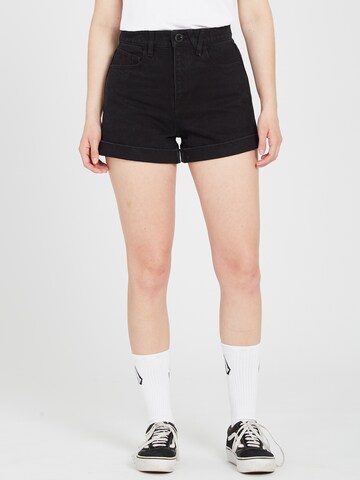 Volcom Regular Shorts in Schwarz: predná strana