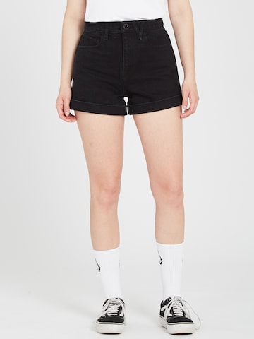 Volcom Regular Shorts in Schwarz: predná strana