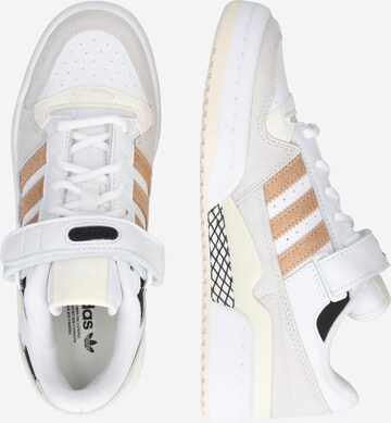 ADIDAS ORIGINALS Σνίκερ χαμηλό 'Forum Low' σε λευκό