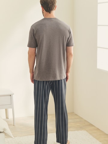 Next Pitkä pyjama värissä sininen