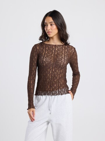 T-shirt America Today en marron : devant