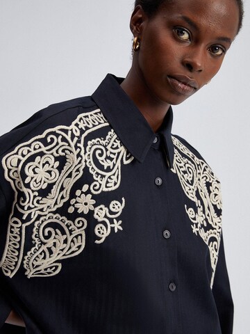 Touché Privé - Camiseta 'Embroidered Front Oversized Shirt' en negro