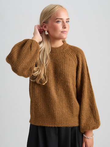 Pull-over 'Silami' Peppercorn en marron : devant