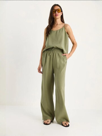 Completo pantalone di Bianco Lucci in verde