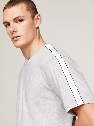 TOMMY HILFIGER T-Shirt in Grau